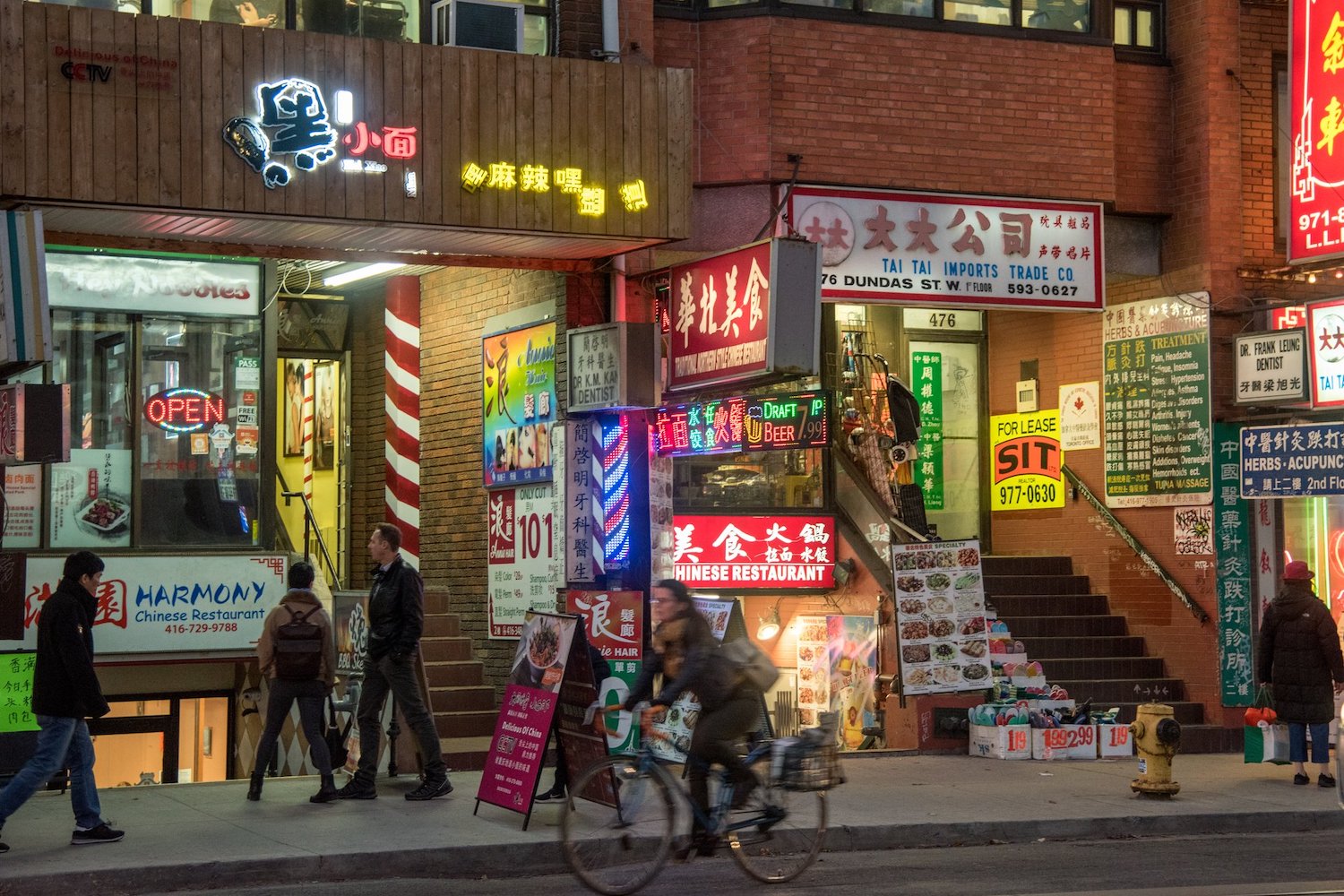 Shops and restaurants on Dundas Street in Toronto